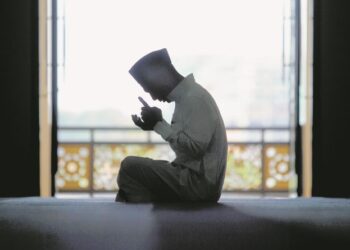UNTUK memahami Islam, ia haruslah dilakukan secara menyeluruh dengan melibatkan akidah, syariah dan akhlak.