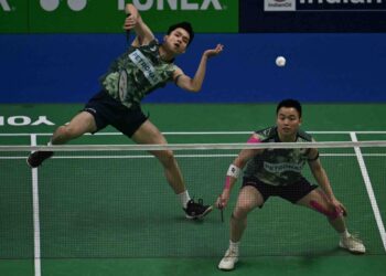 Aaron Chia-Soh Wooi Yik masih meneruskan perjuangan mara ke separuh akhir selepas membenam pasangan Indonesia, Muhammad Shohibul Fikri-Bagas Maulana pada Kejohanan Badminton All England di Arena Birmingham, England, hari ini. - AFP