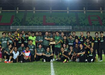 PERLAWANAN bola sepak persahabatan antara KMEK dan TNB Kedah/Perlis Executive FC yang berlangsung di Stadium Darul Aman, Alor Setar, Kedah baru-baru ini.