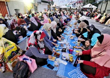 Umat Islam dinasihatkan menjaga waktu sahur dan berbuka puasa supaya dapat mengekalkan kecukupan nutrien dalam badan. -GAMBAR HIASAN