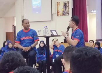 Dr. Zambry Abd Kadir dalam sesi dialog program Karisma di Akept, Seremban semalam. – UTUSAN/NOR AINNA HAMZAH