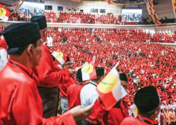 VETERAN UMNO berasa amat berdukacita dengan prestasi paling buruk dialami oleh UMNO selama bertapak di negara ini sejak 77 tahun lalu. 
– UTUSAN/AFIQ RAZALI