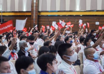 BUKAN mudah untuk mendapatkan kepercayaan dan sokongan masyarakat Cina berbanding masyarakat 
lain di negara ini. – UTUSAN