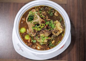 NAMA asal bak kut 
teh perlu diubah 
untuk menamatkan 
kontroversi yang 
timbul, adalah 
antara jalan terbaik 
untuk mewujudkan 
keadaan menangmenang. – GAMBAR 
HIASAN