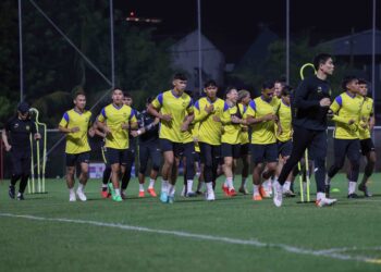PERJALANAN skuad Harimau Malaya dalam kempen Kelayakan Piala Dunia 2026/Piala Asia 2027 masih mencabar. - UTUSAN/FARIZ RUSADIO