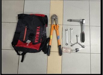 PERALATAN yang digunakan untuk kegiatan memecah tabung masjid dan surau yang dirampas daripada dua lelaki dan dua wanita di sekitar Batu Pahat.