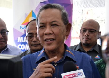 AMINUDDIN Harun ketika ditemui pemberita pada Majlis Pemuktamadan Pembinaan 27 Menara Telekomunikasi Baharu Pelan Jalinan Digital Negara (Jendela) Fasa 1 Negeri Sembilan oleh Edotco Malaysia Sdn. Bhd. di Kampung Rambai Baris, Jelebu hari ini.-UTUSAN/MOHD. SHAHJEHAN MAAMIN.
