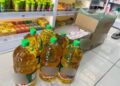 BARANG kawalan minyak  masak yang dirampas dalam serbuan di sebuah kedai serbaneka di Kuala Kangsar Prima, Kuala Kangsar semalam. - UTUSAN