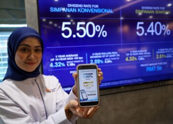 KADAR dividen simpanan syariah KWSP yang makin kompetitif dijangka menarik lebih ramai pencarum beragama Islam memasuki skim tersebut. - UTUSAN/SADDAM YUSOFF