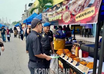 PEGAWAI KPDN Sabah menjalankan pemeriksaan di sekitar bazar Ramadan di Kota Kinabalu