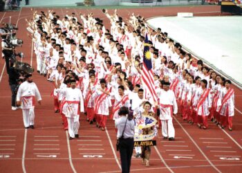 Gambar fail menunjukkan kontinjen atlet negara melepasi pentas utama ketika menyertai perbarisan perasmian Sukan Komanwel Kuala Lumpur 1998 di Stadium Nasional, Bukit Jalil.