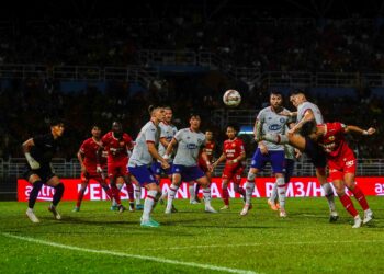 Liga Bolasepak Malaysia (MFL) akan memperkenalkan peraturan Financial Fair Play (FFP) pada Liga Super musim ini. - UTUSAN/SHIDDIEQIIN ZON