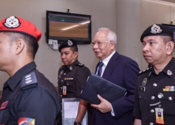 Tengku Zafrul Tengku Abdul Aziz telah menghantar surat kepada mahkamah bagi memohon kebenaran untuk memfailkan afidavit membetulkan fakta dalam afidavit yang difailkan oleh Ahmad Zahid Hamidi berkaitan perintah tahanan rumah Najib Razak.