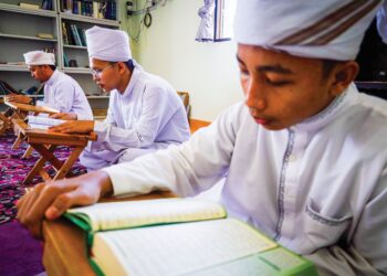 SAMBUTAN Nuzul Quran merupakan usaha untuk meningkatkan kesedaran umat Islam bagi menghayati 
al-Quran. – UTUSAN