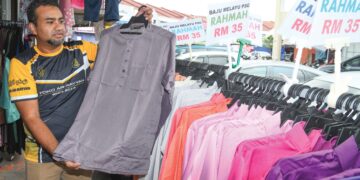 REKAAN baju Melayu amat sesuai dengan iklim tempatan.