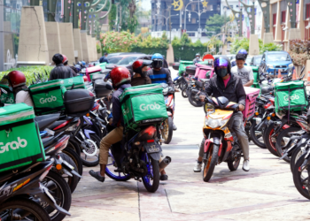 PERKERJA gig yang menghantar makanan.-GAMBAR HIASAN