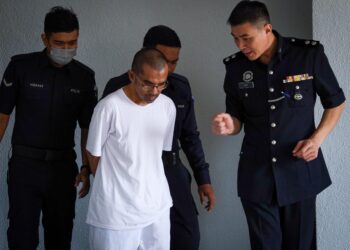 Mohd. Saibulrijal (tengah) ketika dibawa ke Mahkamah Sesyen di sini hari ini. Foto: SADDAM YUSOFF