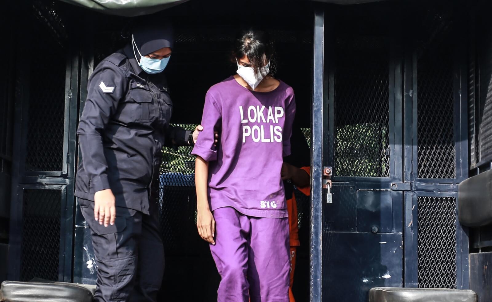 Model sambilan didakwa tikam mati teman lelaki