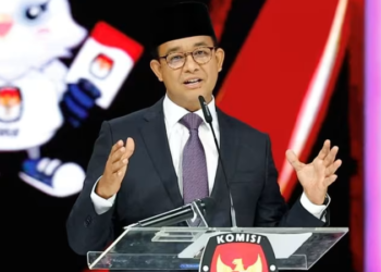 ANIES Baswedan bercakap semasa perbahasan televisyen menjelang pilihan raya umum di Pusat Konvensyen Jakarta di Jakarta, Indonesia, pada 4 Feb 2024.-REUTERS