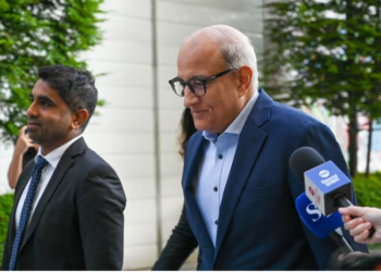 S. Iswaran tiba di Mahkamah Negeri Singapura hari ini. -CNA