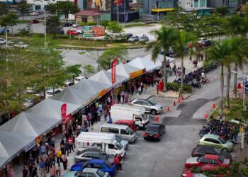 PEMANDANGAN dari atas suasana Bazar Ramadan Bulatan Sultan Azlan Shah sepanjang 500 meter di Meru, Ipoh, Perak - IHSAN PKNPk