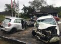 KEADAAN kereta yang remuk selepas terlibat dalam kemalangan di Kilometer 76.5 Jalan Gua Musang-Kuala Krai dekat Kampung Pahi, Kuala Krai, Kelantan hari ini. UTUSAN/ROSMIZAN RESDI