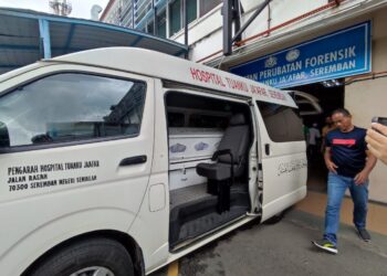 JENAZAH Allahyarham Wan Muhammad Haikal dibawa pulang ke Besut, Terengganu dari HTJS, Seremban kira-kira pukul 11.40 pagi tadi.