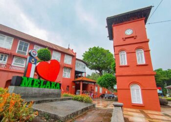 PENUTUPAN jalan dilakukan bagi Sambutan Hari Kebangsaan Ke-67 Peringkat Negeri di hadapan Mahkota Parade, Banda Hilir, Melaka.