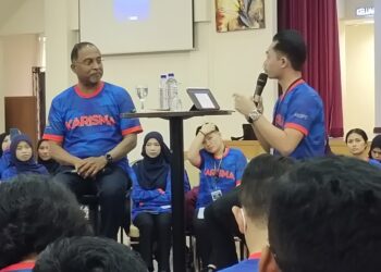 DR. ZAMBRY Abd. Kadir ketika menyertai sesi dialog bersama pemimpin mahasiwa pada program Karisma di AKEPT, Seremban hari ini.-UTUSAN/NOR AINNA HAMZAH.