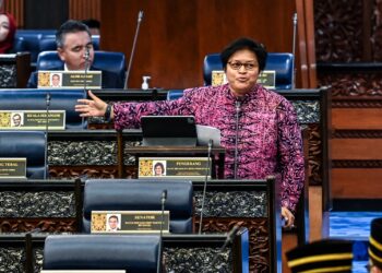 AZALINA Othman Said semasa sesi pertanyaan-pertanyaan bagi jawab lisan di Dewan Rakyat hari ini. - JABATAN PENERANGAN MALAYSIA