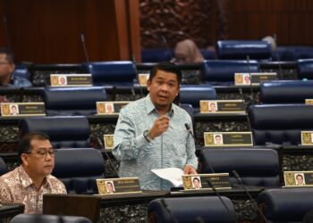 LUKANISMAN Awang Sauni semasa sesi pertanyaan-pertanyaan bagi jawab lisan di Dewan Rakyat hari ini. -GAMBAR JABATAN PENERANGAN MALAYSIA