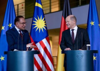 WALAUPUN pandangan Anwar Ibrahim terhadap konflik di Palestin tidak selari dengan Olaf Scholz namun, ia tidak mengugat hubungan baik antara Malaysia dan Jerman yang terjalin sejak 2000 sehingga sekarang. – FB ANWAR IBRAHIM