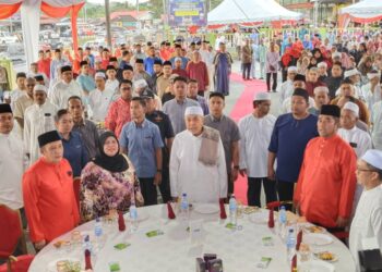 170324-Klt-TPMBazir Ramadan-Done Online




AHMAD Zahid Hamidi (tengah) semasa menghadiri  Majlis Santunan Kasih Ramadan Kesedar di Masjid Mukim Batang Merbau, Tanah Merah, Kelantan hari ini-UTUSAN/ROSMIZAN RESDI