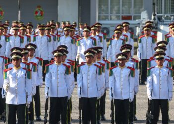 Sebahagian daripada 455 pelatih Putera dalam Majlis Perbarisan Tahunan Putera Maktab Tentera Diraja (MTD) di Kem Sungai Besi, semalam. -UTUSAN/ AMIR KHALID