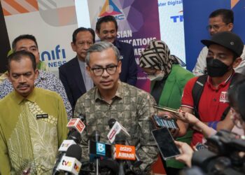 FAHMI Fadzil dalam sidang akhbar di Cyberjaya. - UTUSAN/FAISOL MUSTAFA