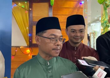 MUSTAPHA Sakmud semasa sidang akhbar sempena Program Semarak Ramadan IPT di Kota Kinabalu kelmarin.