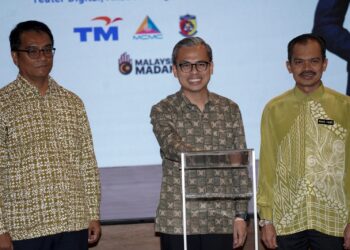 FAHMI Fadzil ketika gimik peluncuran penyelesaian E-Farmasi Perkhidmatan Penjagaan Kesihatan Elektronik Generasi Baharu di MMU, Cyberjaya. - UTUSAN/FAISOL MUSTAFA