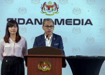 FAHMI Fadzil dalam sidang akhbar di Putrajaya. - UTUSAN/FAISOL MUSTAFA