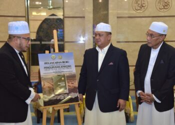 TUANKU Syed Faizuddin Putra Jamalullail berkenan berangkat melancarkan ‘Kempen Jom Ramadan di Perlis’ yang diadakan di Masjid Al-Hussain, Kuala Perlis.-UTUSAN