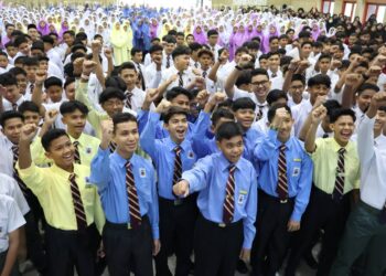 SEKOLAH, maahad, institut, kolej dan universiti, perlu beri penekanan menjaga disiplin dan adab. - GAMBAR HIASAN