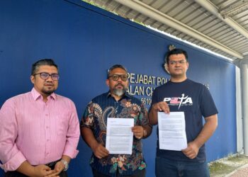 BOZZ Jebat atau  Zool Amali Hussin (tengah) ketika sidang akhbar di IPD Cheras, Kuala Lumpur, hari ini.