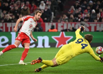 PENYERANG Bayern Munich, Harry Kane meledak gol ketika aksi Liga Juara-Juara menentang Lazio di Munich awal pagi tadi.-AFP