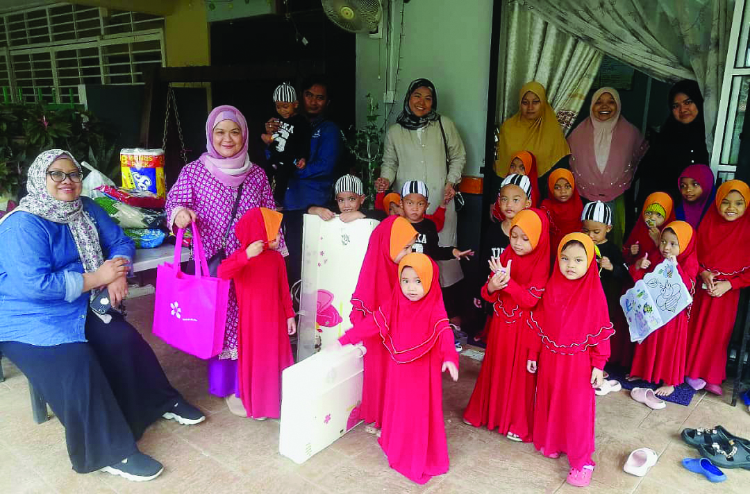 Rumah Amal Firdaus disantuni warga Plaza Shah Alam