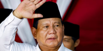 PRABOWO Subianto melambai ke arah penyokongnya ketika menyampaikan ucapannya selepas Suruhanjaya Pilihan Raya Indonesia mengumumkan keputusan pilihan raya presiden bulan lalu, di Jakarta, Indonesia, semalam. -REUTERS