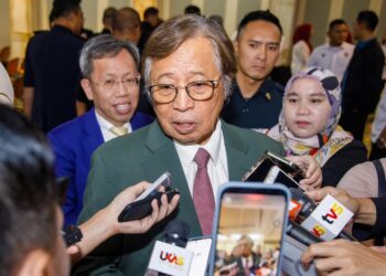 ABANG Johari ketika ditemui media selepas menyempurnakan Majlis Simbolik Penyerahan Sumbangsih Raya 2024 (SR24) anjuran Jabatan Wanita dan Keluarga Sarawak yang berlangsung di Wisma Bapa Malaysia.