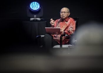 ABDUL Wahid Omar ketika pembentangan sesi libat urus pada Kongres Ekonomi Bumiputera (KEB) 2024 di Putrajaya. - UTUSAN/FAIZ ALIF ZUBIR