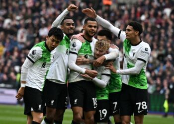 PEMAIN Liverpool meraikan jaringan ketika berdepan West Ham dalam aksi Liga Perdana Inggeris (EPL) malam ini- AFP