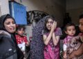 WANITA dan kanak-kanak tidak dapat menahan kesedihan selepas pengeboman Israel di Nuseirat di tengah Gaza, kelmarin. -AFP