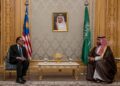ANWAR Ibrahim bertemu Putera Mohammed Salman dalam kunjungan ke Istana Yamamah di Riyadh . - FB ANWAR IBRAHIM