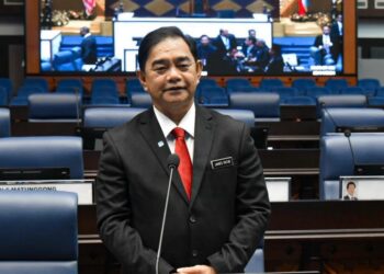 JAMES Ratib semasa menghadiri persidangan DUN Sabah di Kota Kinabalu